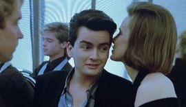 Sheen mostra Brad Pitt como figurante em filme estrelado por ele nos anos 80