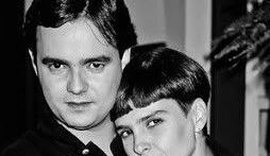 Atriz Lídia Brondi surge em foto com o marido após 30 anos afastada da TV