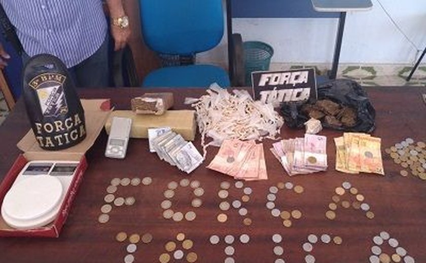 PM apreende drogas e dinheiro no bairro Manoel Teles, em Arapiraca