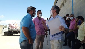 Vereador discute situação do almoxarifado e prédios da Educação com secretário municipal