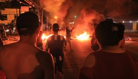 Moradores do Feitosa bloqueiam Avenida Juca Sampaio em protesto contra falta de água