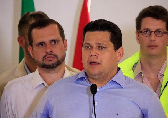 Presidente em exercício, Davi Alcolumbre anuncia MP para limpeza de praias do Nordeste