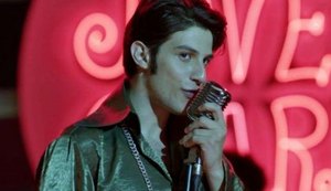 Chay Suede vive Erasmo Carlos no 1º trailer do filme ‘Minha Fama de Mau’
