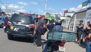 Polícia prende cambistas na porta do estádio municipal em Arapiraca