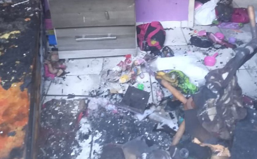 Menina de 9 anos tem 75% do corpo queimado em incêndio dentro de residência