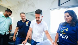 Paulo assina compromisso para manter Programa do Leite em Alagoas