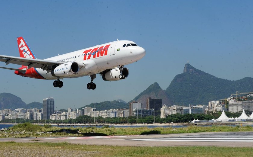Aeroporto Santos Dumont no Rio passa manhã fechado por óleo na pista