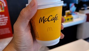 Rede de restaurantes oferece café grátis em todas as unidades até este domingo