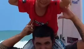 João do Fusca, de apenas 6 anos, é bicampeão em etapa de surf em Porto de Galinhas