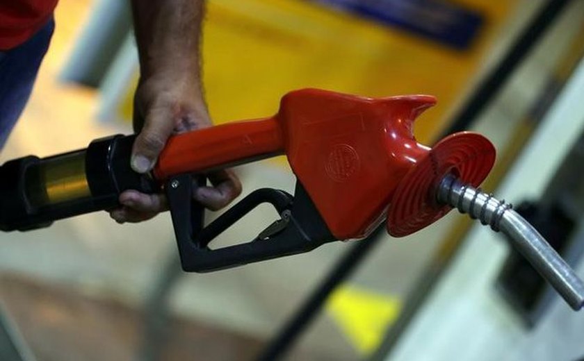 Preço médio da gasolina atinge máxima pela 2ª semana seguida