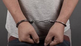 Homem tenta matar ex-mulher com golpes de arma branca em Penedo
