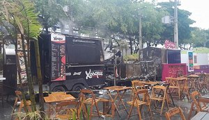 Dois food trucks pegam fogo durante a madrugada na antiga Amélia Rosa
