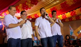Em Arapiraca, Renan diz que alagoano quer seguir construindo o futuro