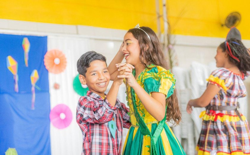 Projeto leva escola em tempo integral para 900 crianças da parte alta de Maceió