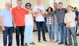 Paulão e Gilberto Coutinho entregam trator para o curso de Agronomia na Ufal Arapiraca