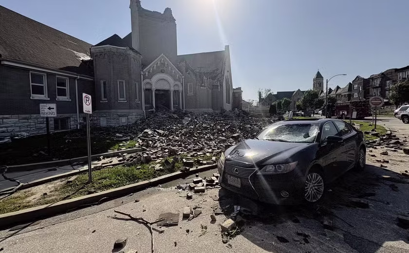 Tornados e tempestades deixam 21 mortos, destroem casas e formam nuvem de poeira nos EUA