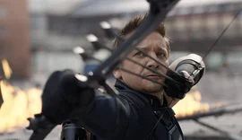 Ator detona Marvel após recusar volta como Gavião Arqueiro: 'Valia metade por que fui atropelado?'