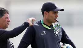 Botafogo viaja para enfrentar Colo Colo com novidades nos relacionados