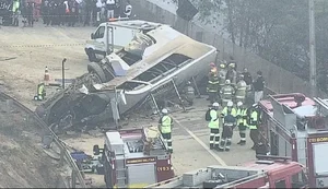 Ônibus com torcedores do Corinthians capota e deixa 7 mortos na Grande BH