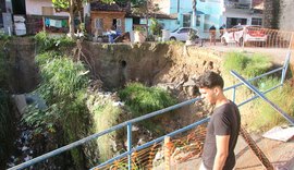 Cratera cresce em favela no Jacintinho e amedronta moradores