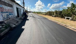 Rua que dá acesso à Avenida Mundaú é asfaltada no Benedito Bentes