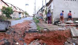 Rachaduras aumentam e preocupam moradores em Rio Novo