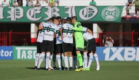 Com várias mudanças na equipe, Coritiba repete erros e perde para o Atlético-GO