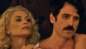 Sandra e Ernesto fogem com resgate e bebê de Filomena