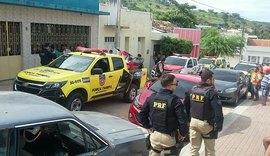 Bando suspeito de praticar assaltos é preso na divisa da BR-104 entre AL e PE