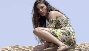 Ritinha leva surra da mãe na frente dos vizinhos, em 'A Força do Querer'