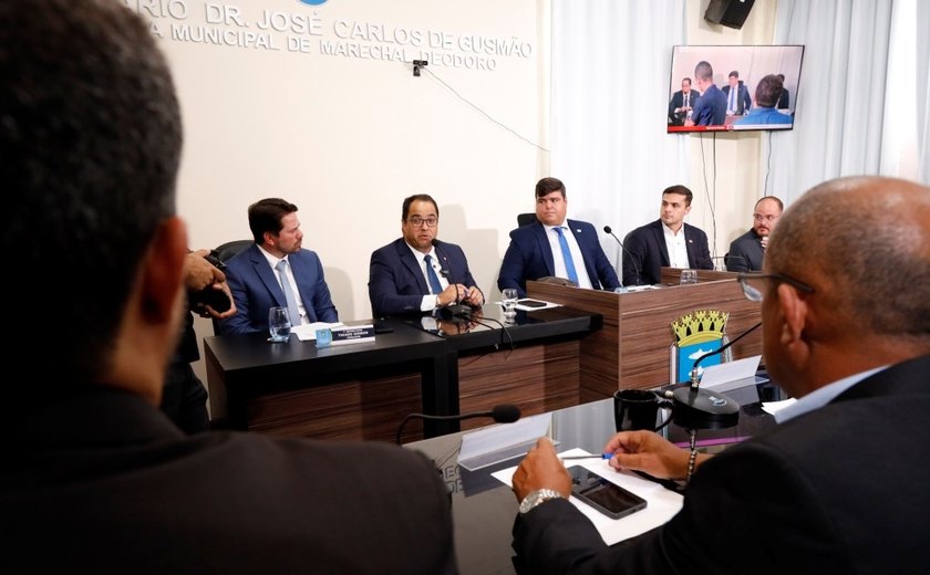 Em primeira sessão legislativa, prefeito Bocão e deputado Alexandre anunciam construção do Hospital Municipal