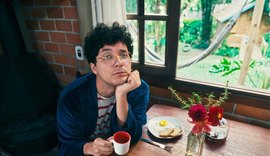 Phill Veras apresenta show intimista em Maceió no Rex Bar neste domingo (19)