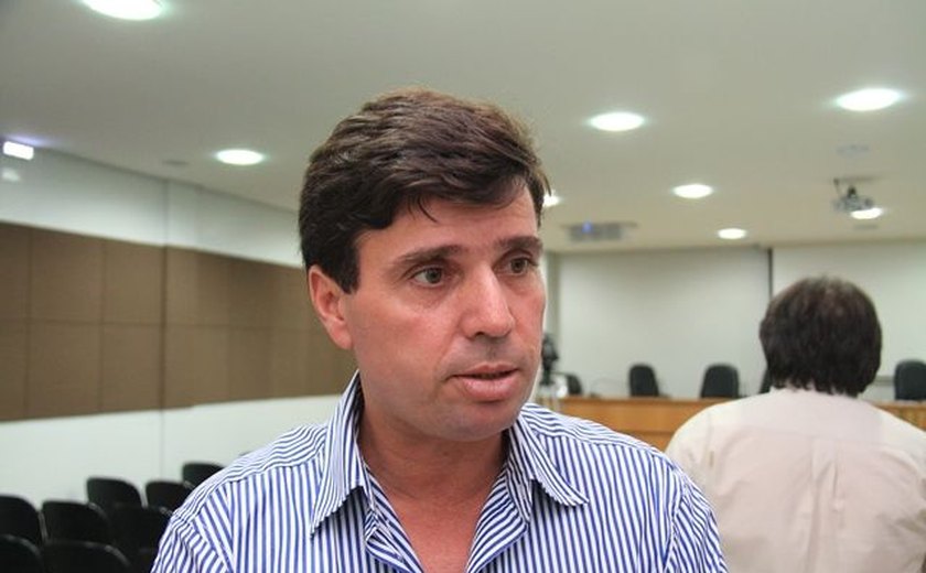 Prefeito de Penedo assina ordem de serviço para reforma de mais uma escola