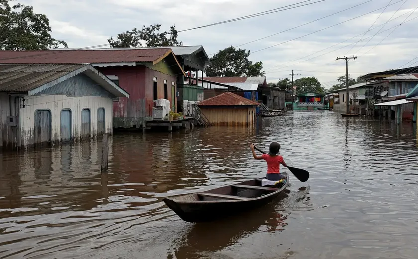Cheias no Amazonas deixam 40 municípios em estado de emergência