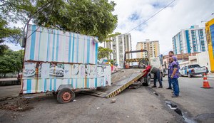 Food Trucks abandonados são retirados no bairro do Prado