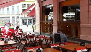 Mais da metade dos bares e restaurantes opera sem lucro em novembro