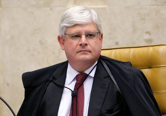 Moraes suspende porte de arma de Janot e o proíbe de se aproximar de ministros do STF