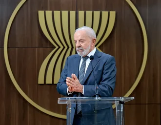 Lula quer discutir com Trump punição dada a ministros do STF