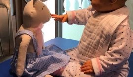 Melinda, filha de Fersoza e Teló, dá show de fofura com coelhinho da Páscoa