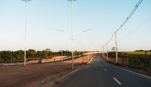 Prefeitura avança com instalação de postes na Rota do Mar