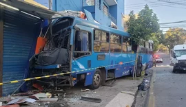Acidente entre ônibus e van deixa mais de 20 pessoas feridas em BH