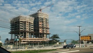 'Espigões foram construídos ao pé da areia porque Plano Diretor permite'