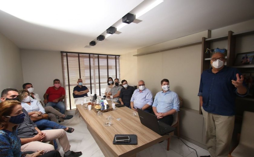 Davi reúne lideranças e técnicos para discutir propostas
