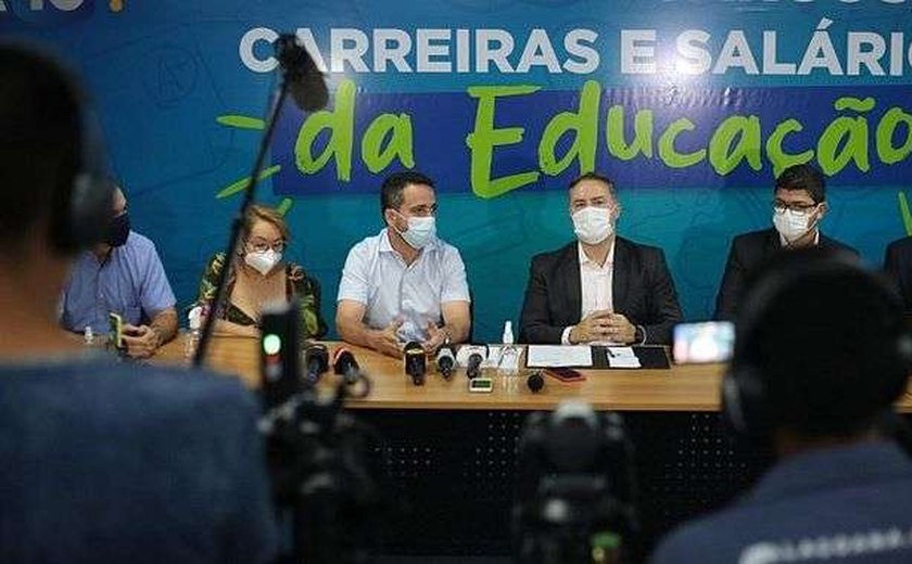 Após 20 anos, Servidores da educação recebem reajuste do plano de cargos e salários