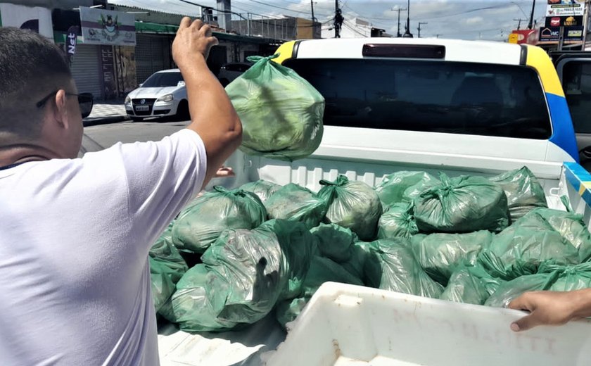 Quase 400 kg de alimentos estragados são apreendidos em supermercado no Jacintinho