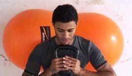Pensando em 2017, Cleiton Xavier volta a se preparar nas férias com personal