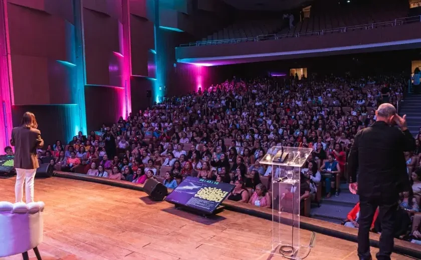 Empreendedoras lotam o Teatro Gustavo Leite na 2ª edição do Entre Elas