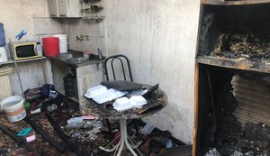 Residência no Feitosa fica destruída após incêndio