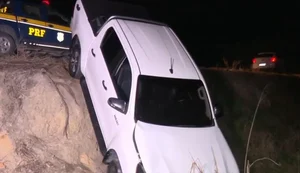 Duas pessoas ficam feridas em colisão envolvendo três carros e duas motocicletas