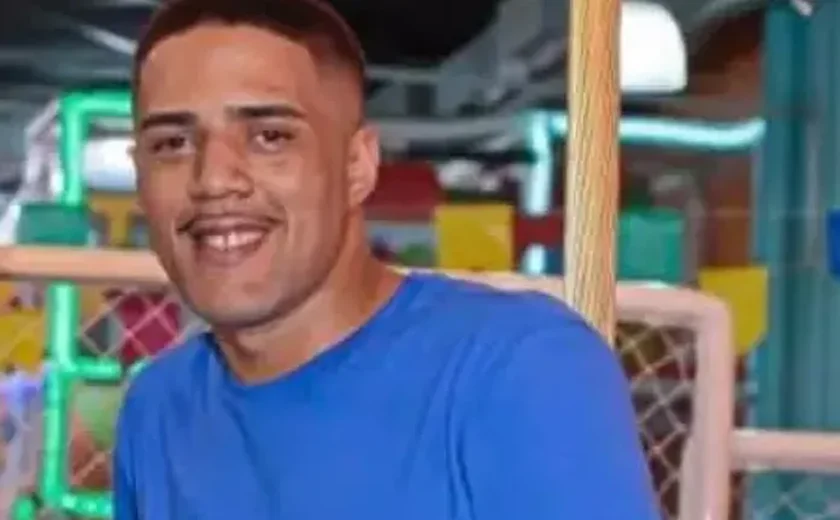 Jovem é assassinado a tiros dentro de barbearia no bairro do Jacintinho